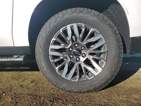 New 2026 Chevrolet Suburban Z71 w/ Z71 Off-Road Package image 5