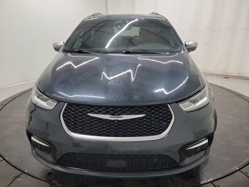 Used 2021 Chrysler Pacifica Pinnacle image 2