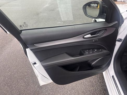 Used 2022 Alfa Romeo Stelvio Veloce image 10