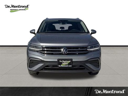 Used 2024 Volkswagen Tiguan SE image 2
