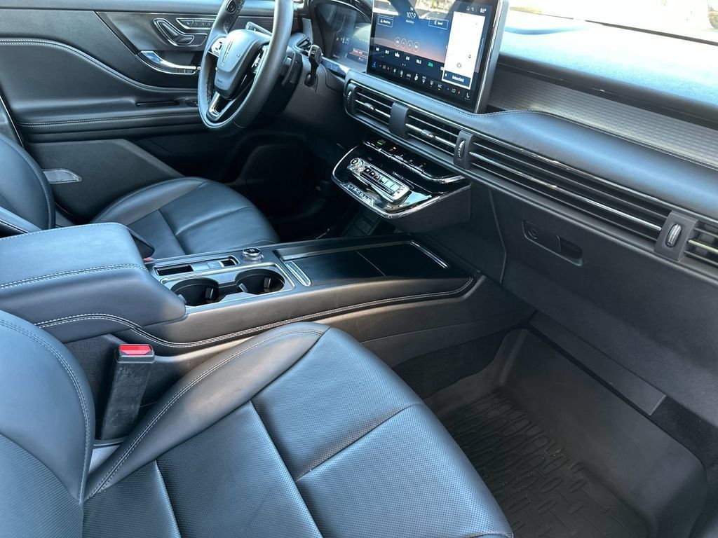 Certified 2025 Lincoln Corsair AWD w/ Equipment Group 101A image 15