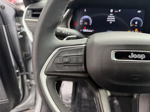 Used 2024 Jeep Grand Cherokee L Laredo image 17