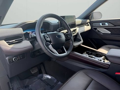 Used 2026 Ford Explorer Platinum w/ LUX Leather Package AWD/4WD image 10
