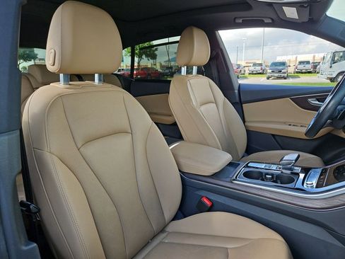 Used 2020 Audi Q8 Prestige w/ Prestige Package image 21