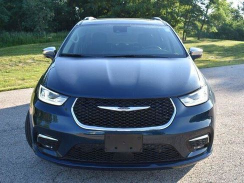 Used 2021 Chrysler Pacifica Limited w/ Uconnect Theater Family Group AWD/4WD image 11