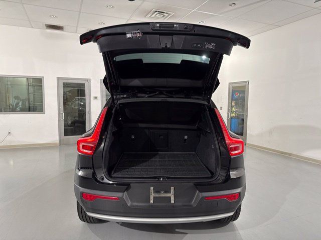Used 2022 Volvo XC40 T5 Momentum AWD/4WD image 12