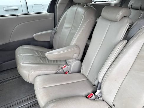 Used 2013 Toyota Sienna XLE FWD image 13