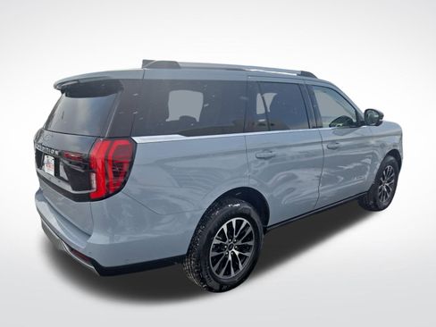 Used 2025 Ford Expedition Platinum image 8
