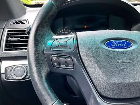 Used 2017 Ford Explorer XLT AWD/4WD image 24