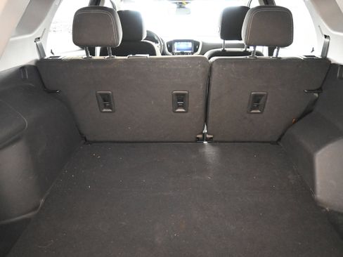 Used 2024 GMC Terrain SLE w/ Driver Convenience Package image 13