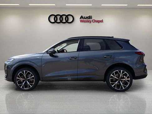 New 2026 Audi Q3 quattro 2.0T w/ 20" Wheel Package AWD/4WD image 2