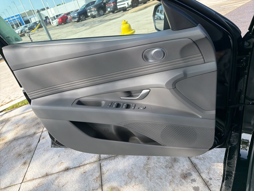 New 2025 Hyundai Elantra SEL FWD image 28