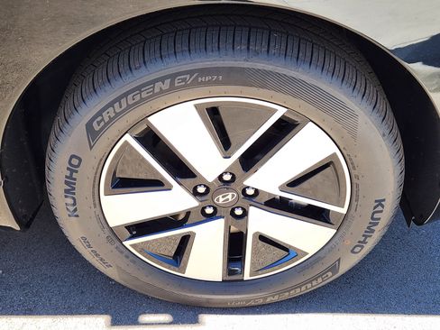 New 2026 Hyundai Ioniq 9 SEL image 18