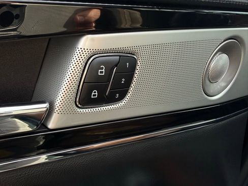 Used 2023 Lincoln Nautilus Reserve w/ Equipment Group 202A image 13