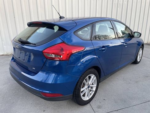 Used 2018 Ford Focus SE w/ Cold Weather Package FWD image 3