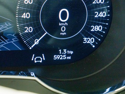 Used 2024 Bentley Bentayga Extended Wheelbase image 20