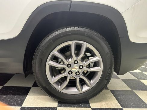Used 2022 GMC Terrain SLT w/ Infotainment Package II AWD/4WD image 18