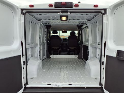 Used 2024 RAM ProMaster 2500 w/ Convenience Group image 25