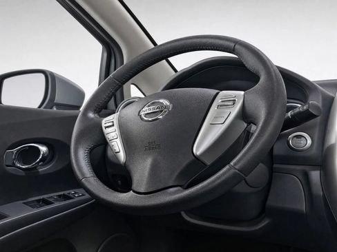 Used 2017 Nissan Versa SV FWD image 9