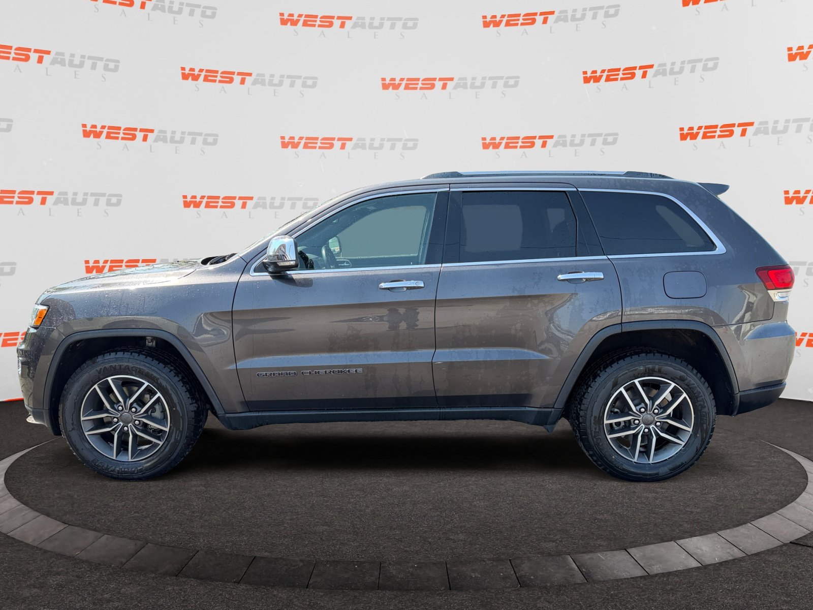 Used 2020 Jeep Grand Cherokee Limited w/ Luxury Group II AWD/4WD image 2