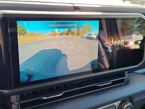 New 2025 Jeep Gladiator Sport image 10