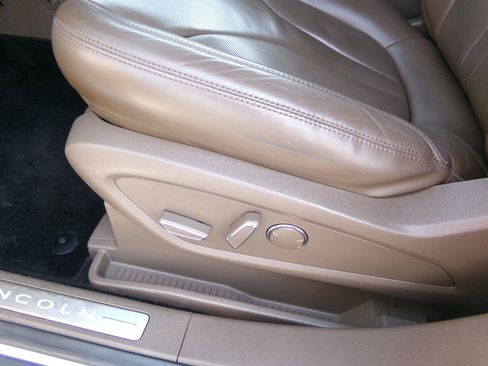 Used 2016 Lincoln MKX Reserve w/ Equipment Group 102A AWD/4WD image 39