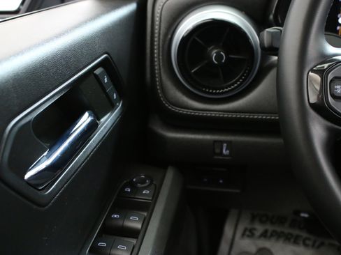 Used 2023 Chevrolet Colorado LT w/ LT Convenience Package AWD/4WD image 17