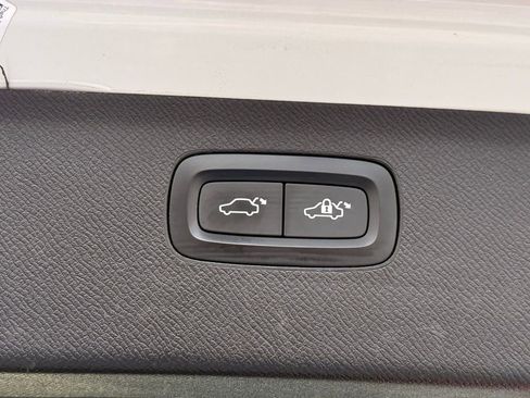 Used 2017 Volvo XC90 T8 R-Design w/ Vision Package image 23