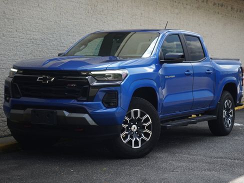 Used 2023 Chevrolet Colorado Z71 w/ Z71 Convenience Package 2 AWD/4WD image 2