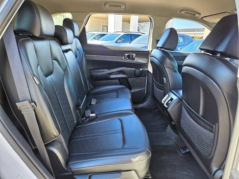 Used 2024 Kia Sorento S image 22