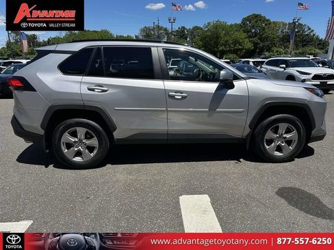 Used 2022 Toyota RAV4 XLE AWD/4WD image 5
