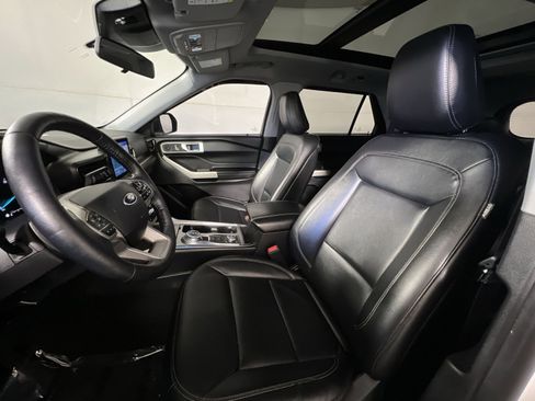 Used 2020 Ford Explorer XLT w/ Equipment Group 202A image 13