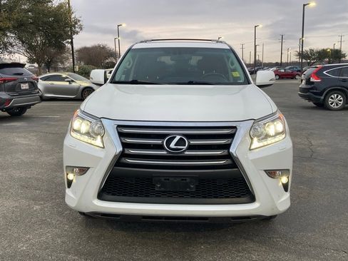 Used 2018 Lexus GX 460 Luxury w/ Preferred Accessory Package image 2