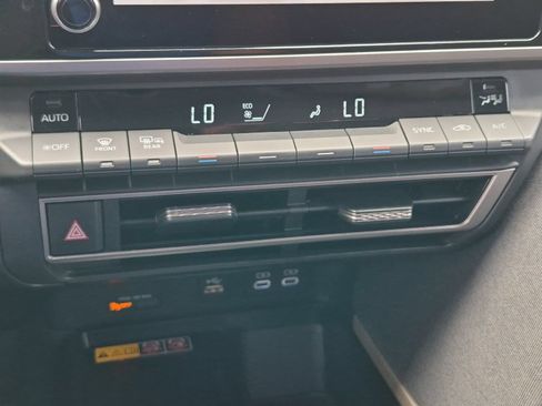 Used 2025 Toyota Camry LE FWD image 17
