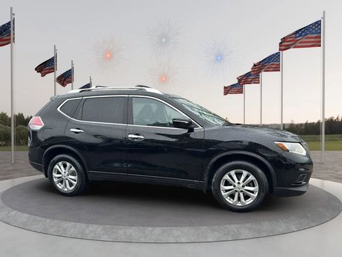 Used 2015 Nissan Rogue SV image 4