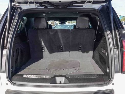 Used 2023 Chevrolet Suburban Premier image 25