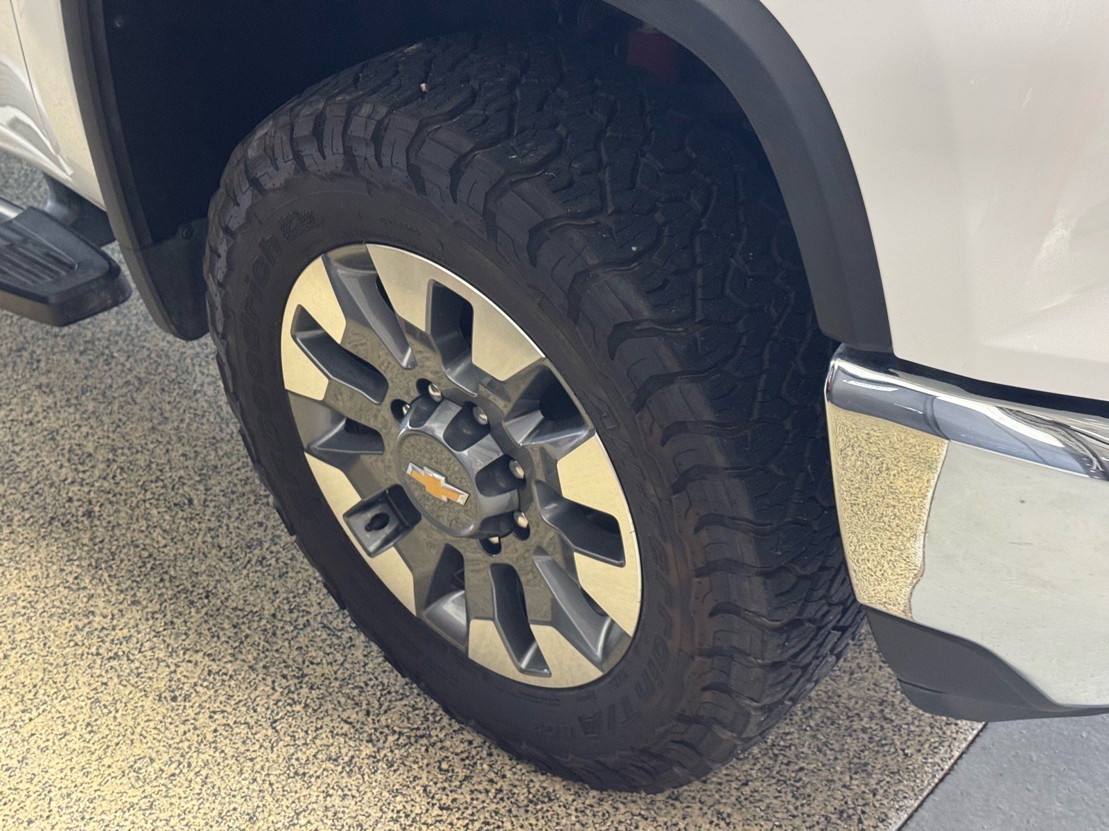 Used 2024 Chevrolet Silverado 2500 LT AWD/4WD image 4