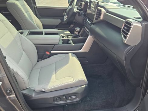 Used 2025 Toyota Tundra Limited AWD/4WD image 6