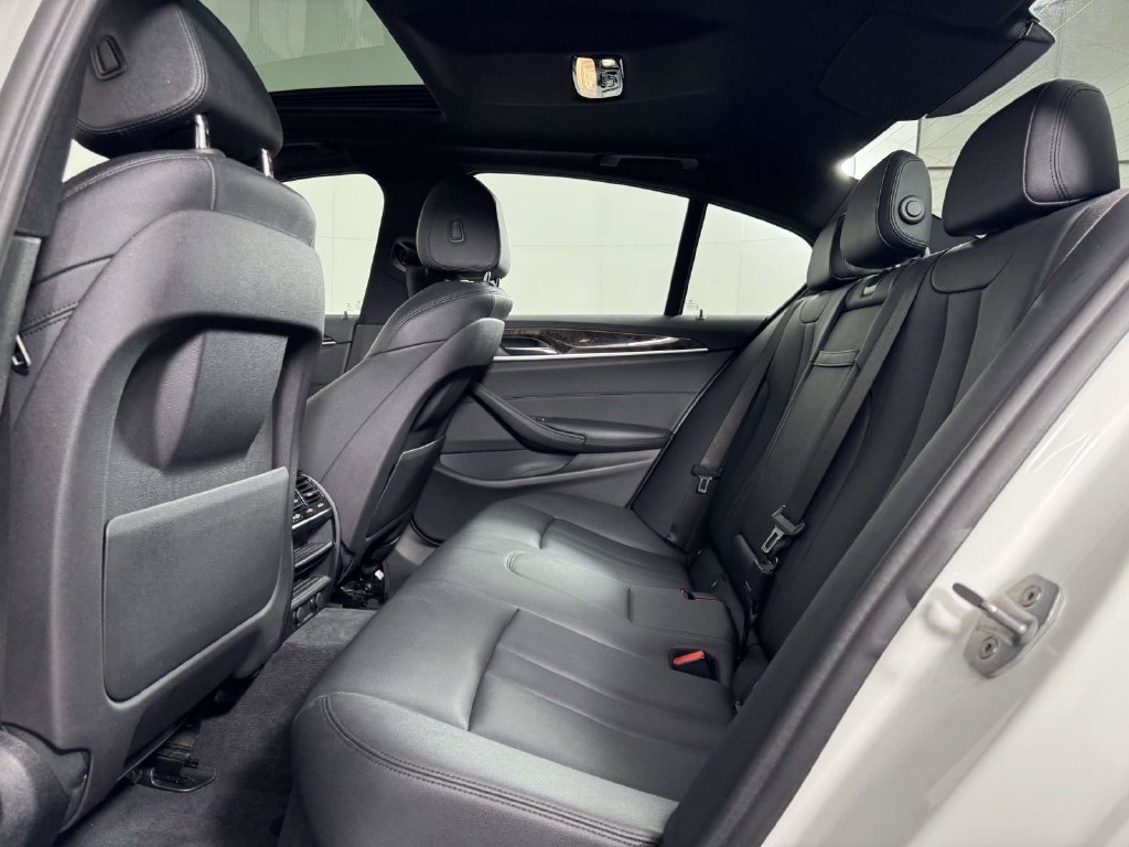 Used 2019 BMW 530i xDrive AWD/4WD image 32