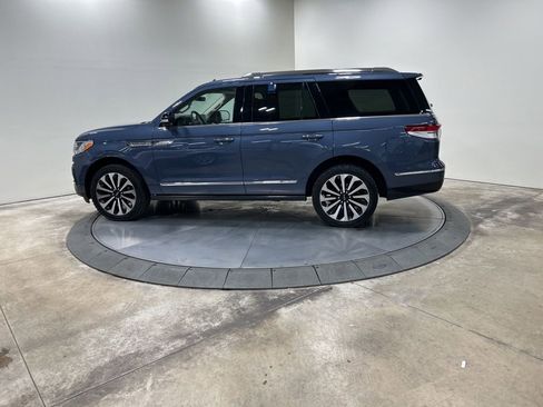 Used 2022 Lincoln Navigator Reserve image 9