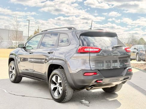 Used 2016 Jeep Cherokee Trailhawk image 12
