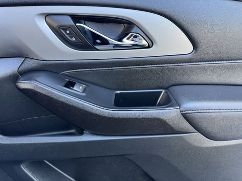 Certified 2023 Chevrolet Traverse LT w/ Rear Camera Mirror Package image 17