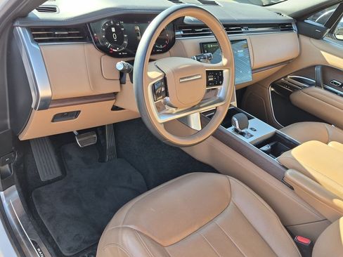 Certified 2025 Land Rover Range Rover Long Wheelbase SE AWD/4WD image 9