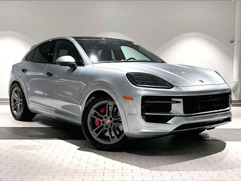 Used 2025 Porsche Cayenne S image 12