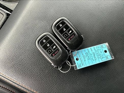 Used 2025 Honda Pilot TrailSport image 7