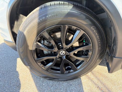 Used 2018 Nissan Rogue SV image 40