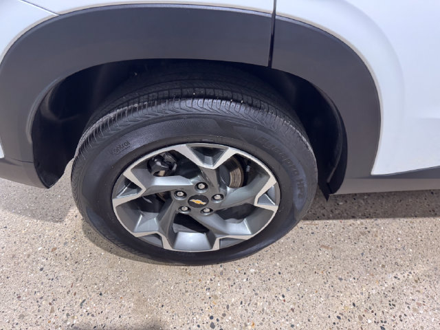 Used 2025 Chevrolet Trax LT w/ LT Convenience Package FWD image 29