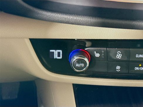 Used 2018 Buick Regal Essence w/ Driver Confidence Package #1 image 15