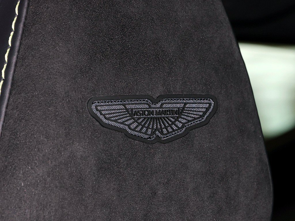 Used 2023 Aston Martin V12 Vantage RWD image 65