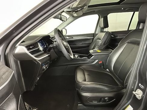 Used 2023 Jeep Grand Cherokee 4WD 4xe image 12